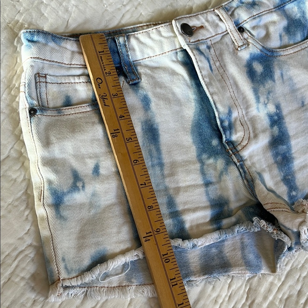 RSQ Blue and White Jean Shorts with Artistic Tie-Dye 26 beach festival picnic - Picture 6 of 6
